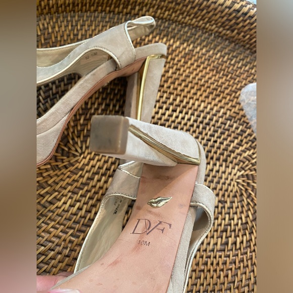 Diane Von Furstenberg gold & suede slingback heel size 10 - Picture 7 of 9